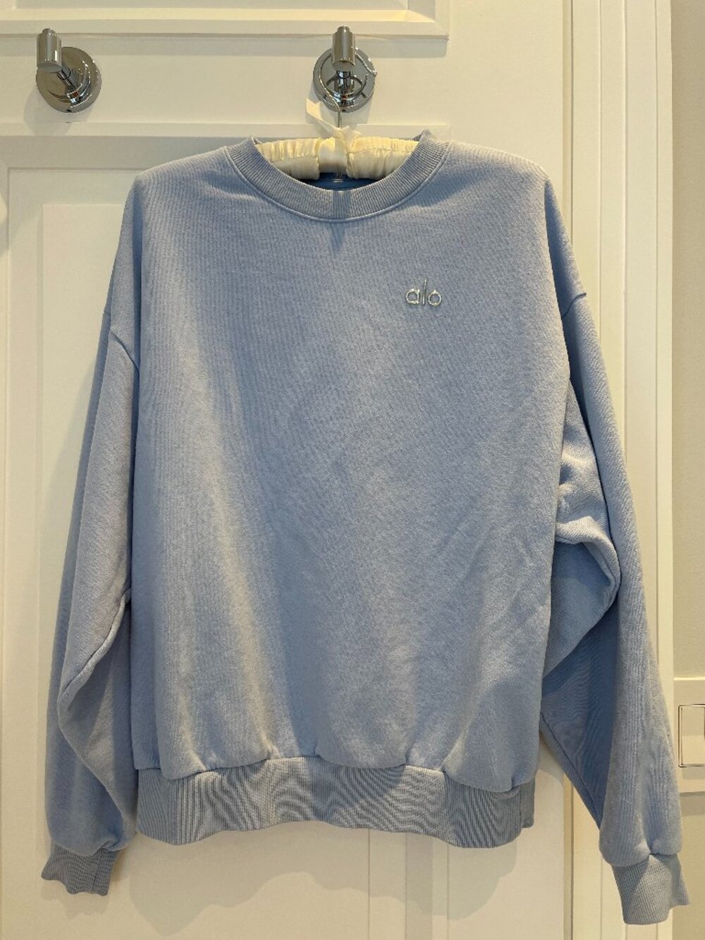 Alo Yoga Accolade Crew Neck Pullover Sweatshirt